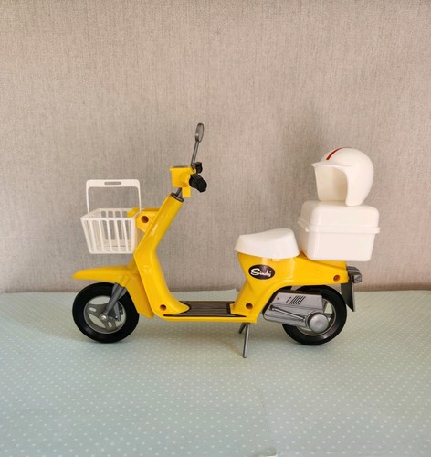 Sindy dolls scooter - sindy, moped